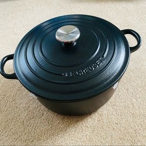 Le Creuset #24 4.5qt black